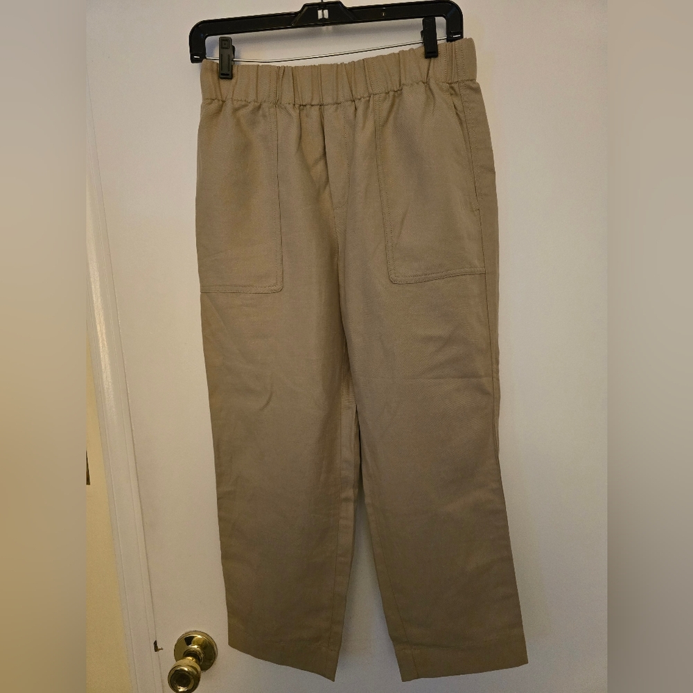Banana Republic Women's Khaki Capri Pants
